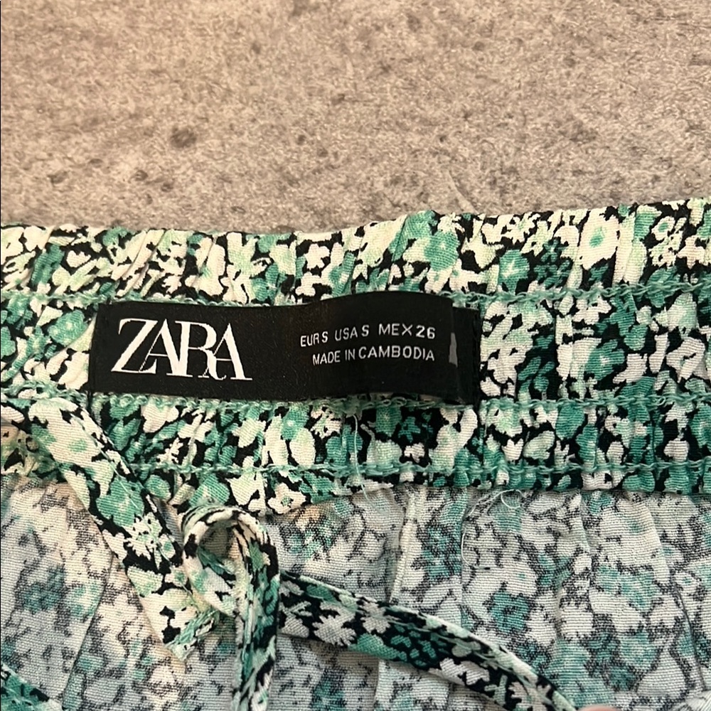 Zara green and white floral mini skirt - Picture 5 of 6
